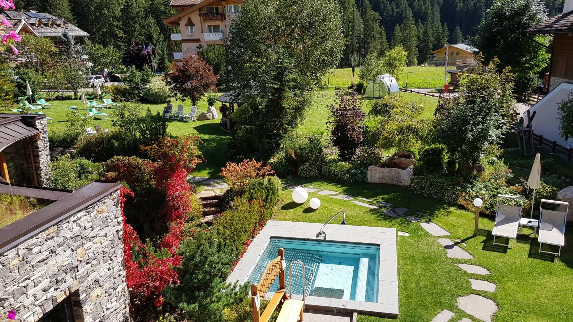Hotel Gran Paradis Campitello di Fassa Exterior photo